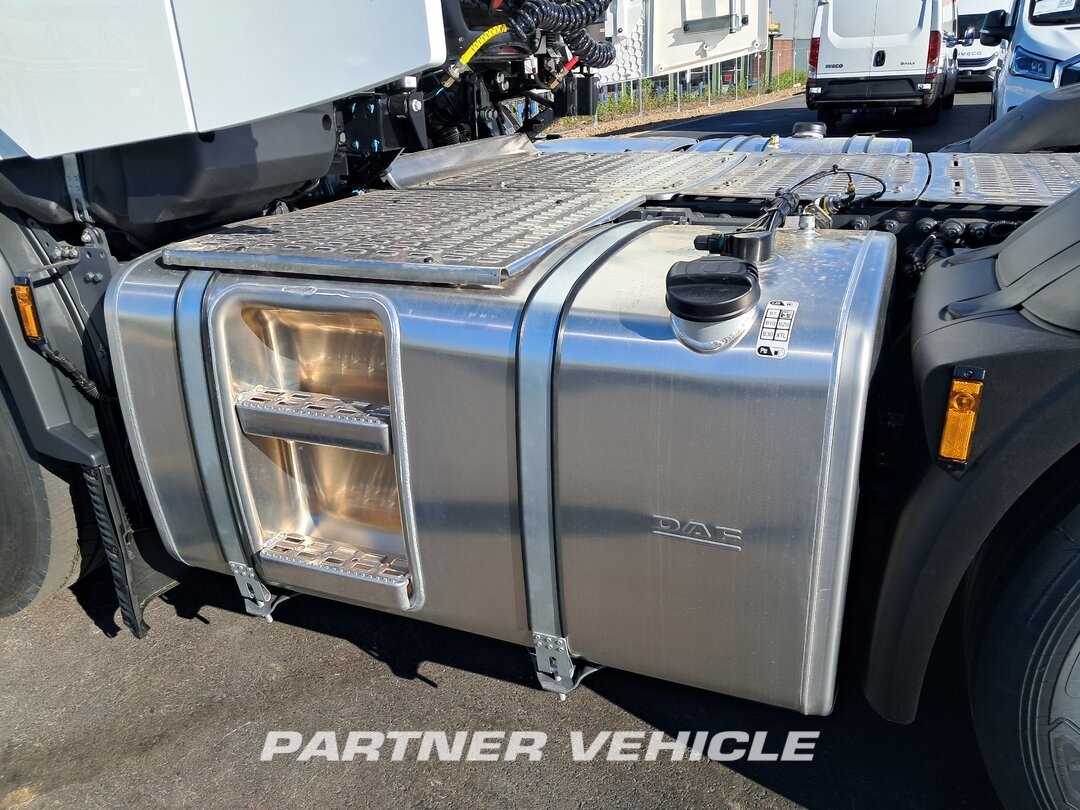 frontLeft : DAF XG 530 Тягач