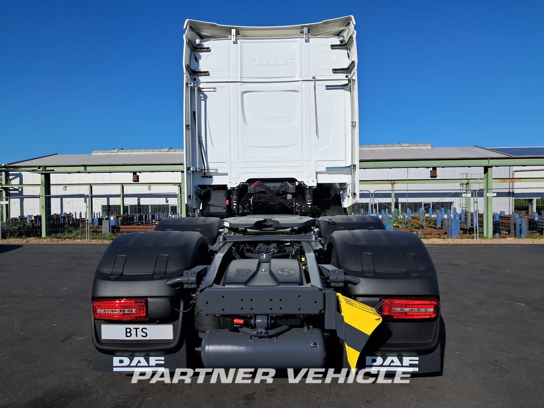 frontLeft : DAF XG 530 Тягач
