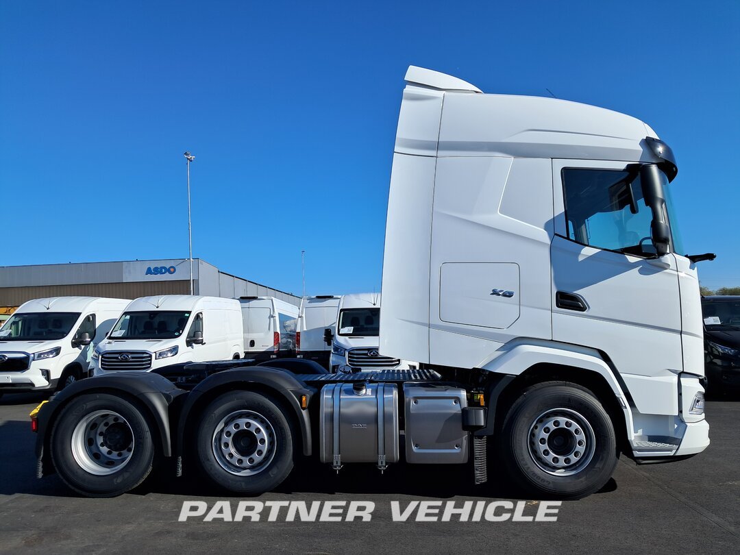 frontLeft : DAF XG 530 Тягач