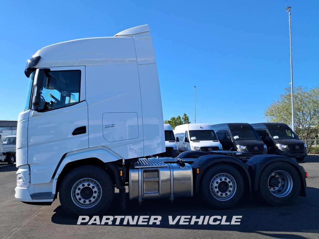frontLeft : DAF XG 530 Тягач