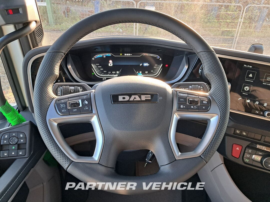 frontLeft : DAF XG 530 Тягач