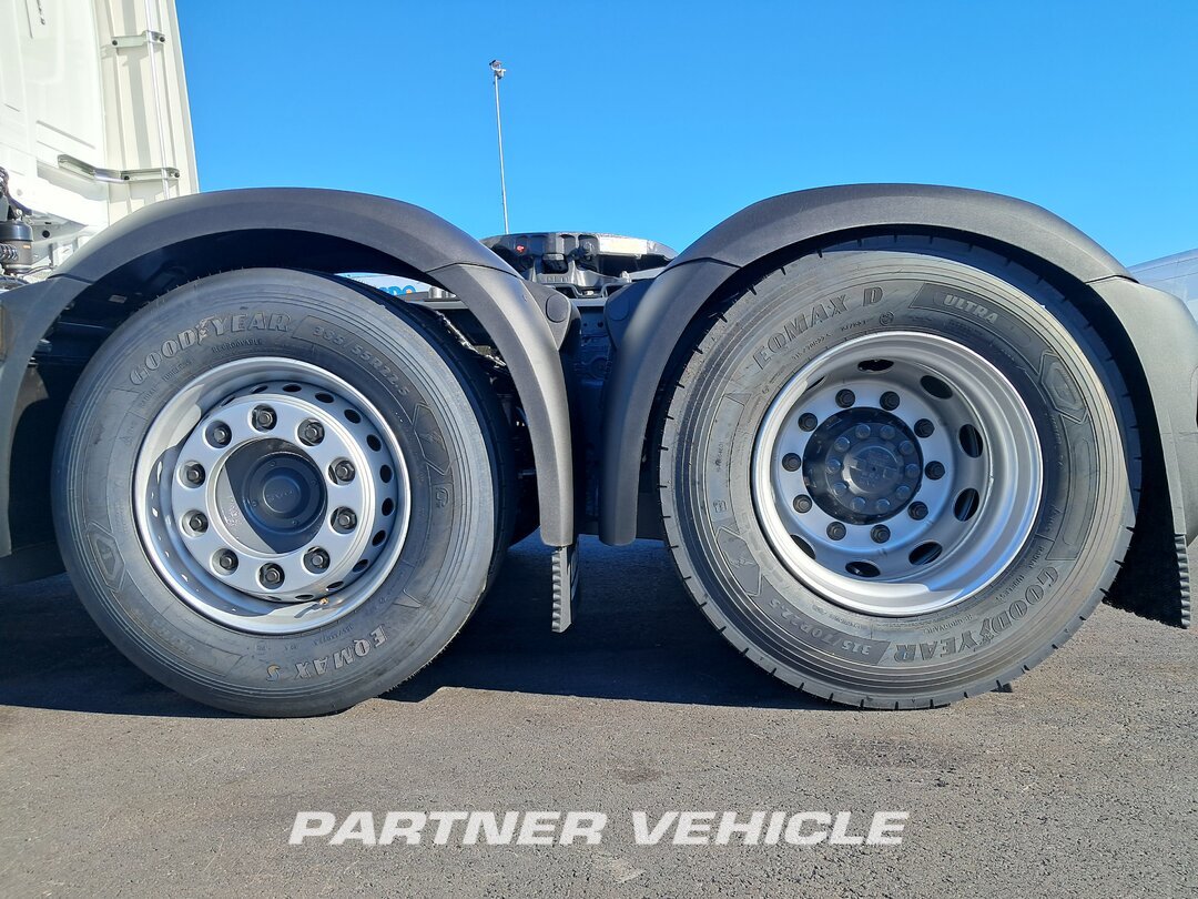 frontLeft : DAF XG 530 Тягач