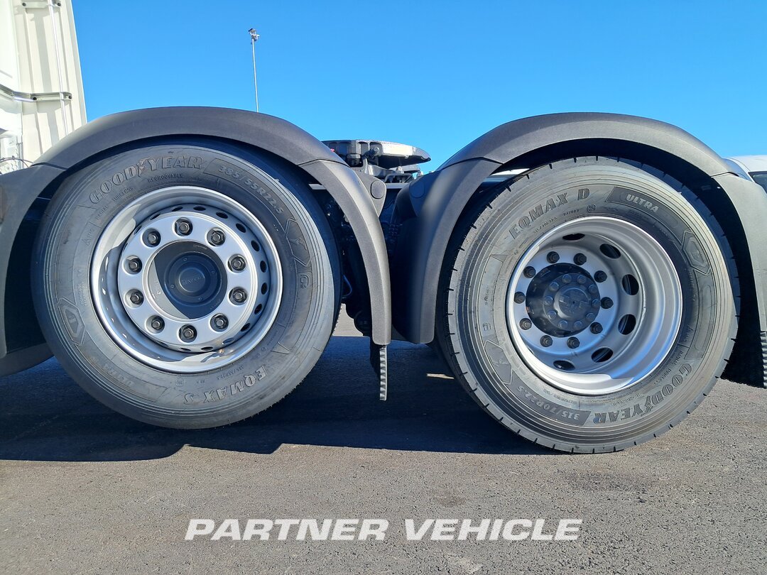 frontLeft : DAF XG 530 Тягач