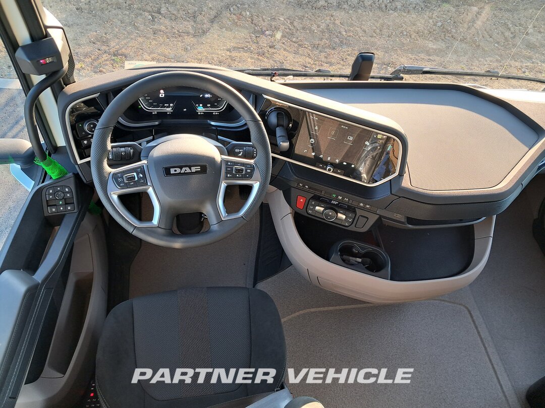 frontLeft : DAF XG 530 Тягач
