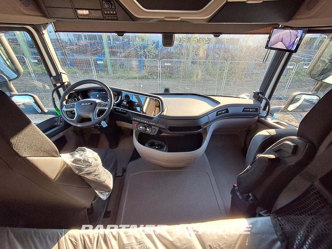 frontLeft : DAF XG 530 Тягач
