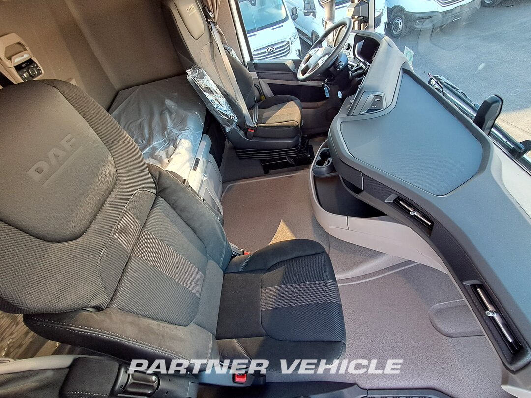 frontLeft : DAF XG 530 Тягач