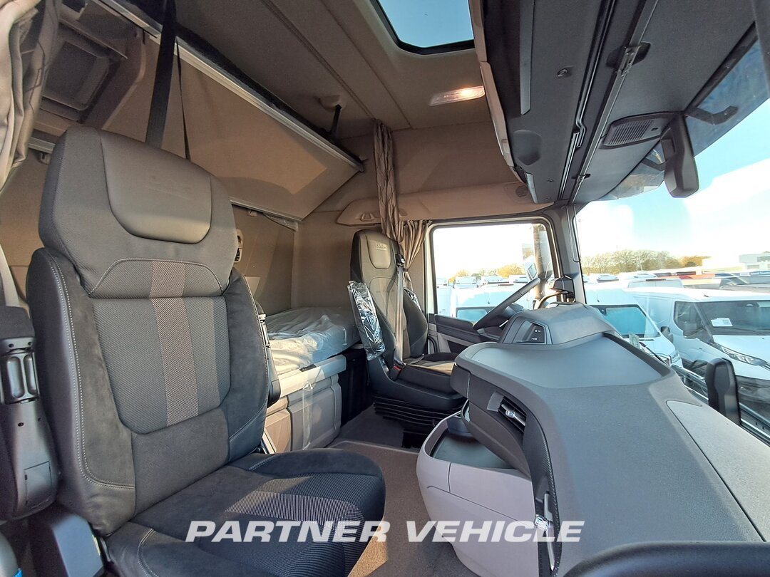 frontLeft : DAF XG 530 Тягач