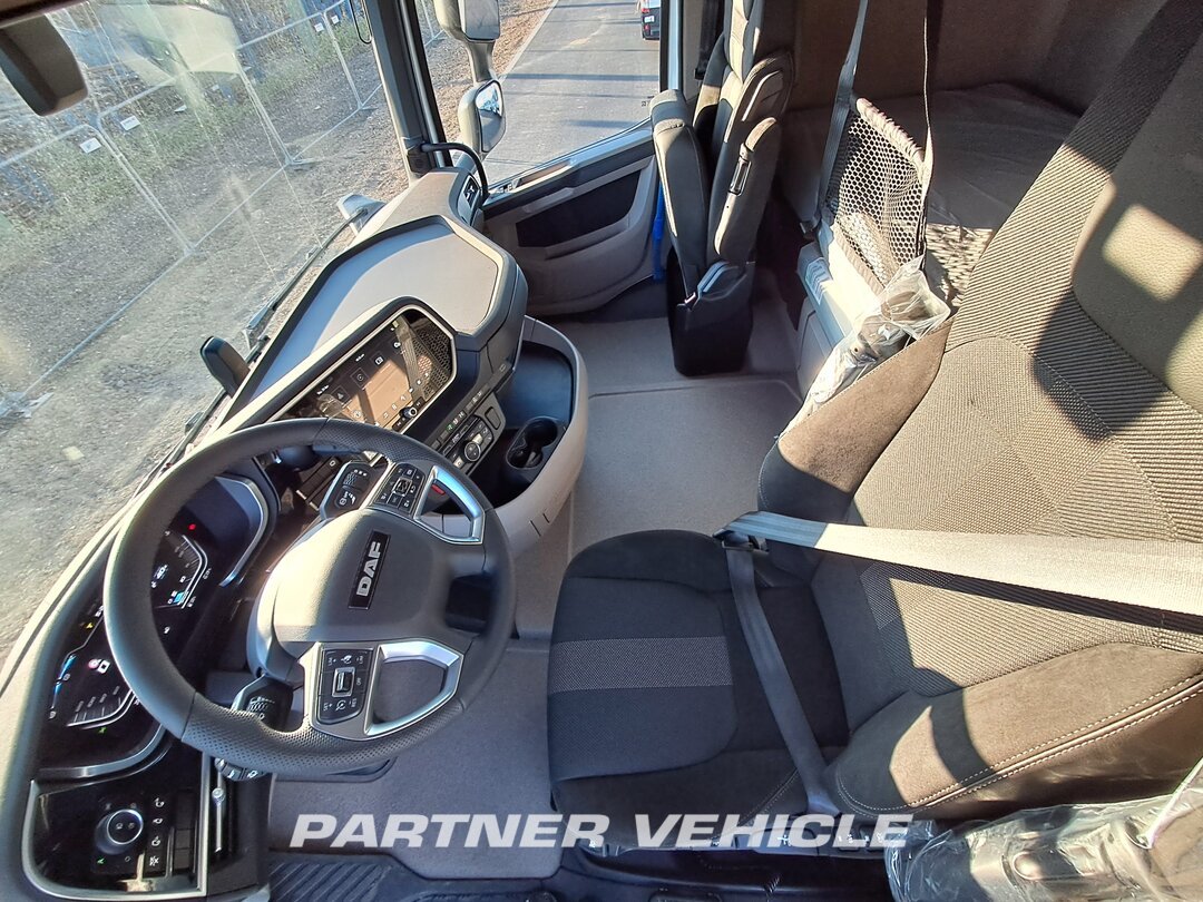 frontLeft : DAF XG 530 Тягач