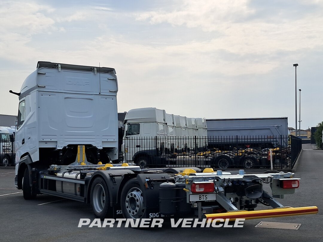 frontLeft : DAF XG 480 Ciężarówki Z Nadwoziem Wymiennym
