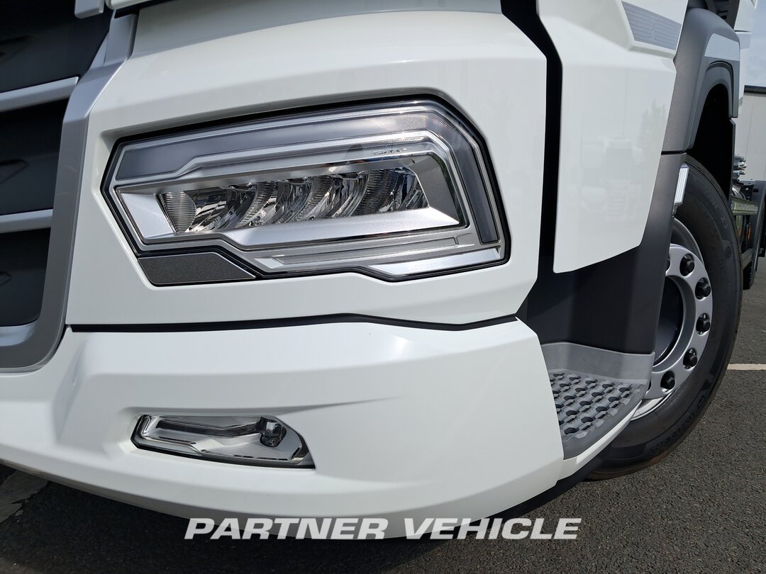 frontLeft : DAF XG 480 شاحنات الحاويات