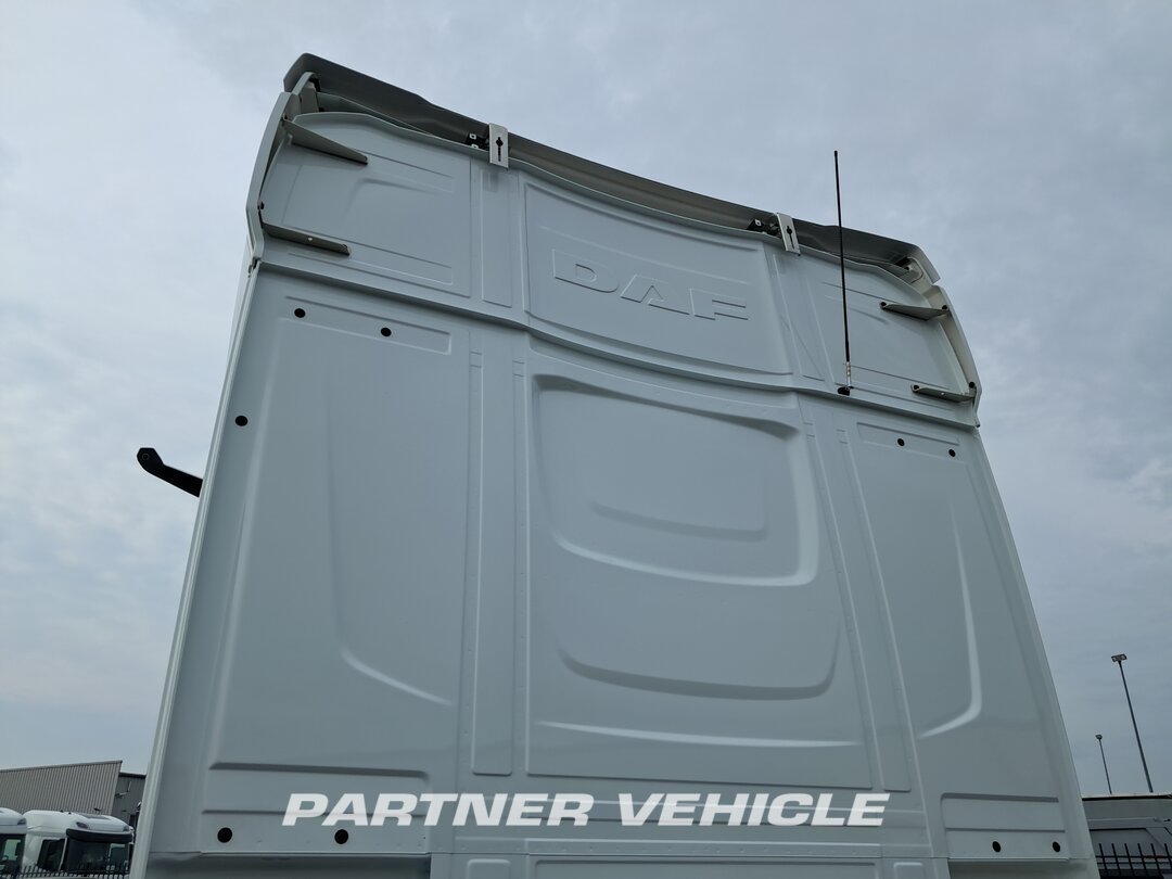 frontLeft : DAF XG 480 شاحنات الحاويات