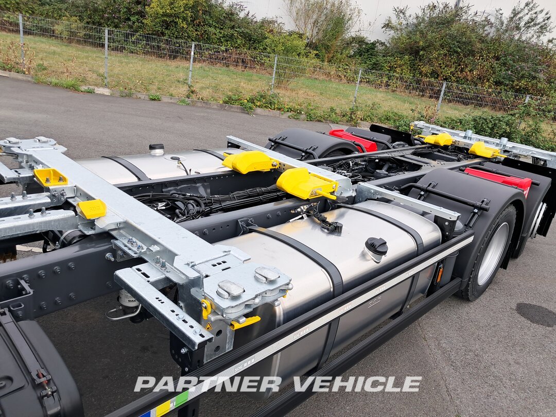 frontLeft : DAF XG 480 شاحنات الحاويات