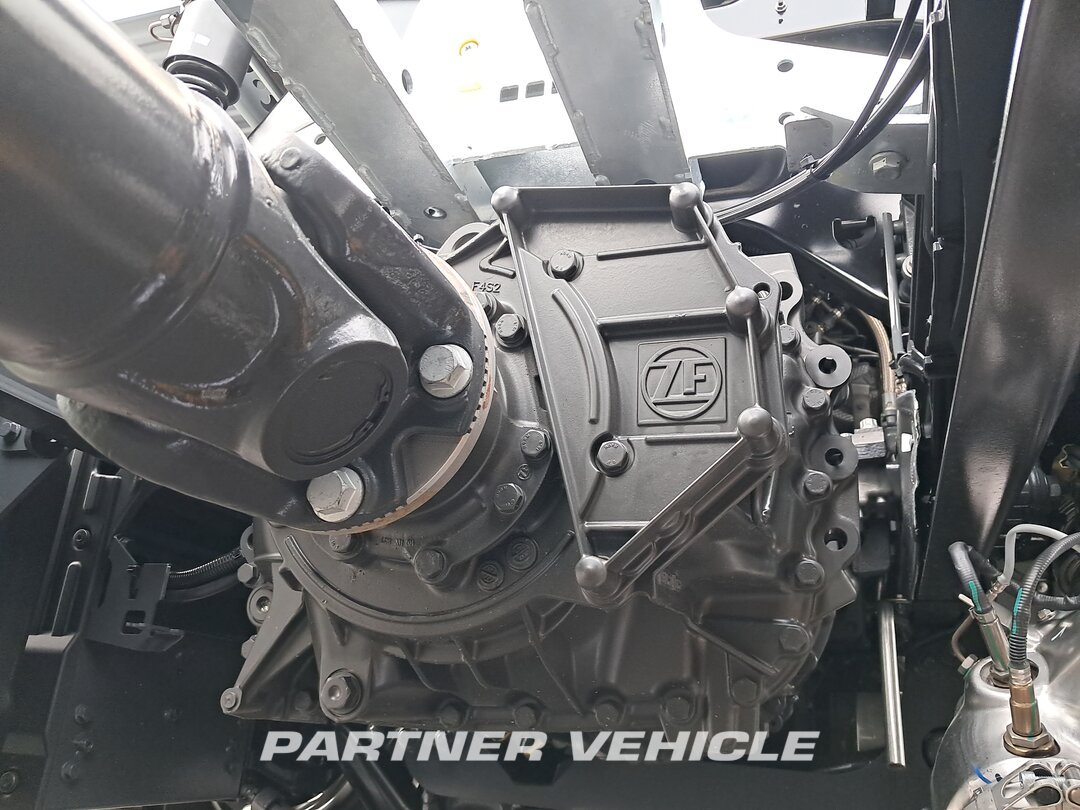 frontLeft : DAF XG 480 شاحنات الحاويات