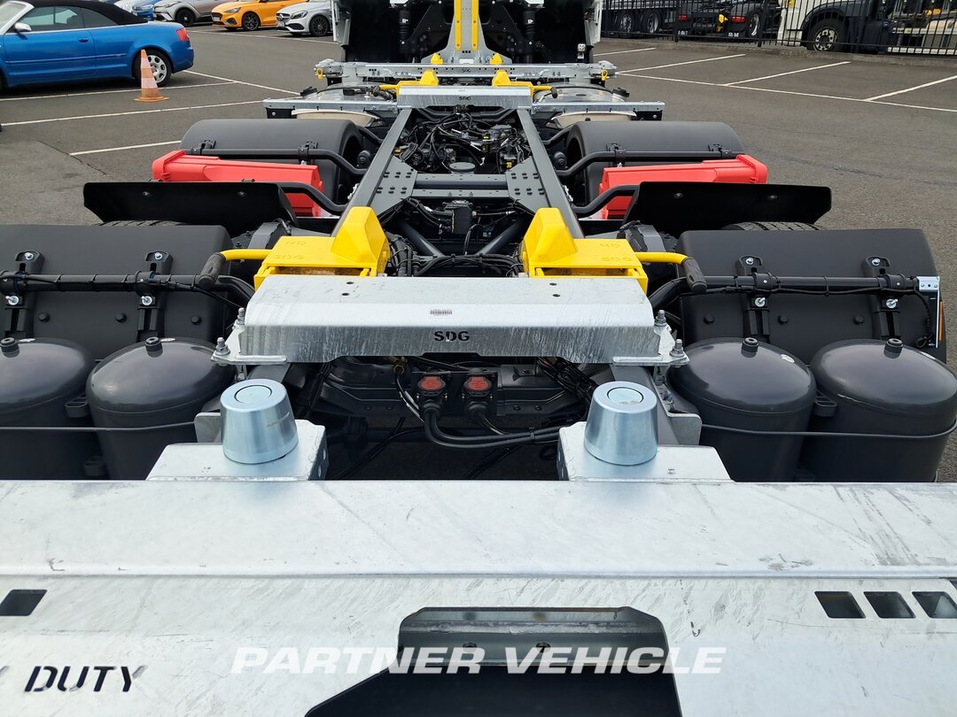 frontLeft : DAF XG 480 شاحنات الحاويات