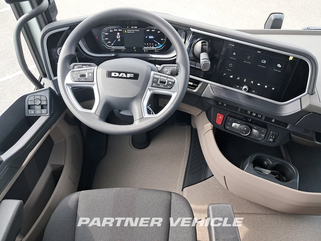 frontLeft : DAF XG 480 شاحنات الحاويات