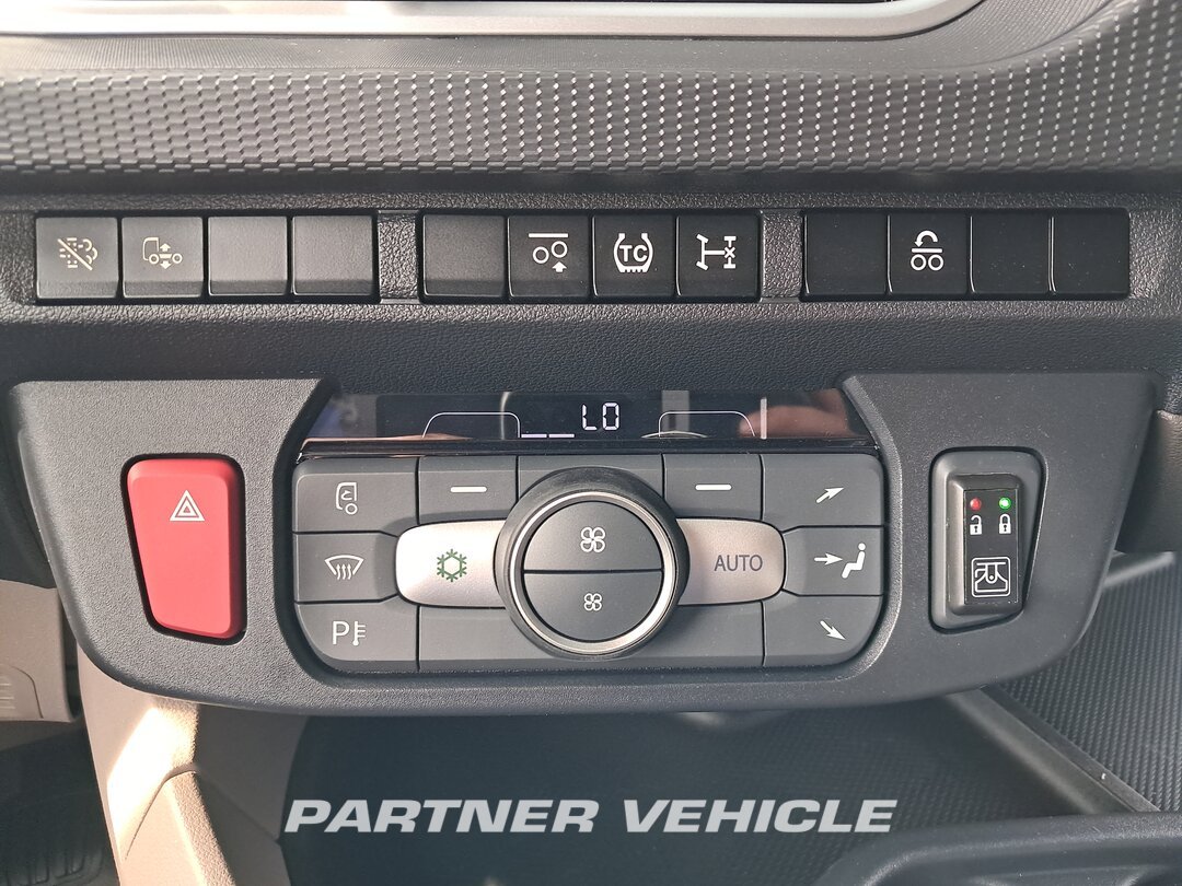 frontLeft : DAF XG 480 شاحنات الحاويات
