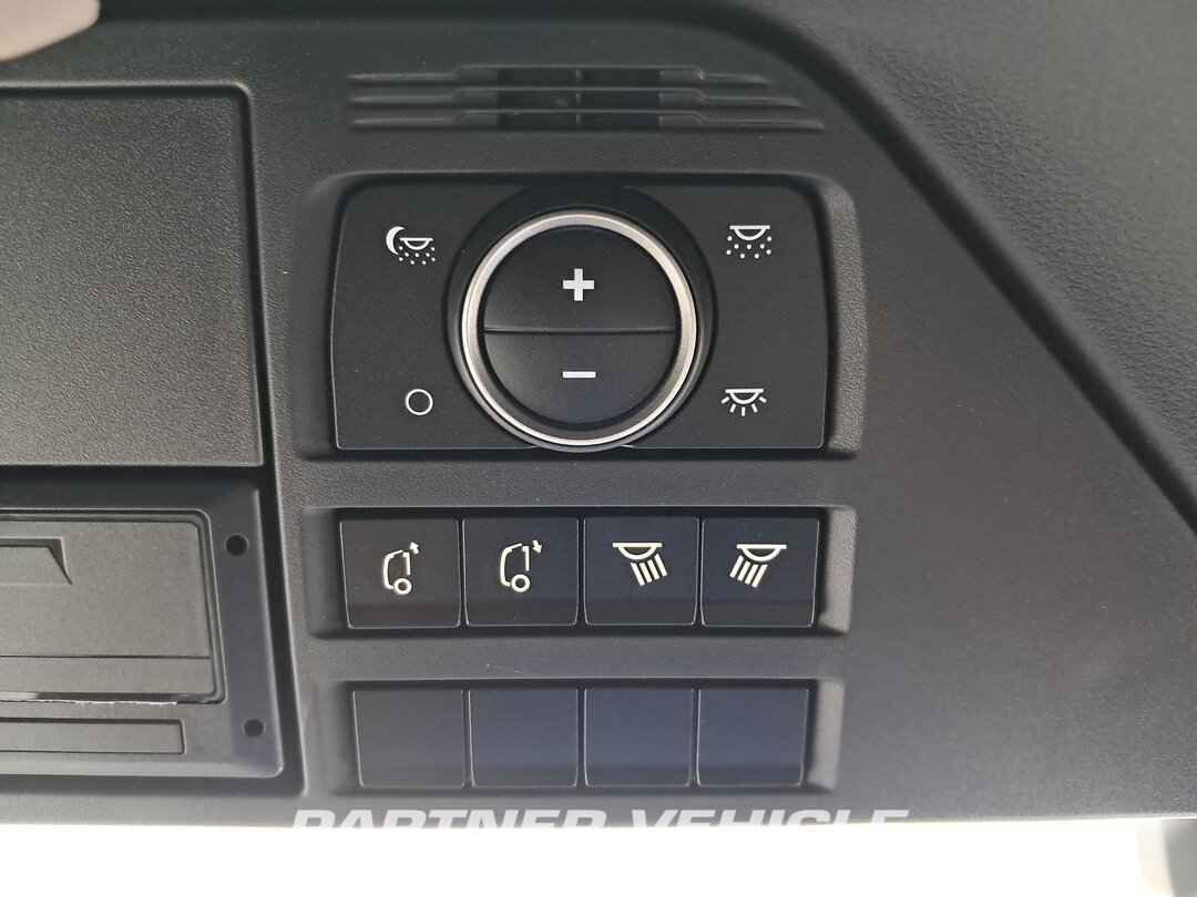 frontLeft : DAF XG 480 شاحنات الحاويات
