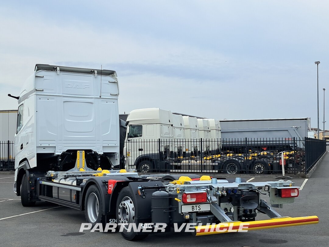 frontLeft : DAF XG 480 Växelflak lastbilar