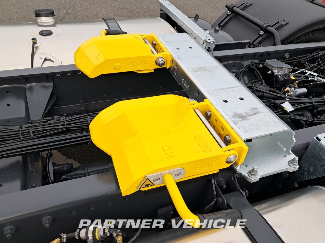 frontLeft : DAF XG 480 Växelflak lastbilar