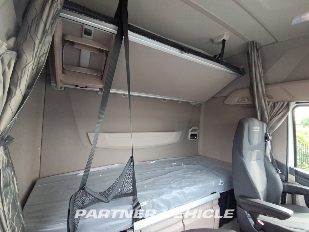 frontLeft : DAF XG 480 Växelflak lastbilar