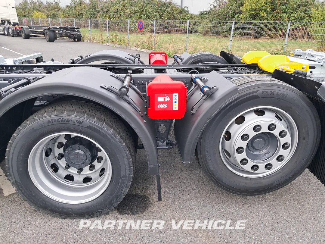 frontLeft : DAF XG 480 Växelflak lastbilar