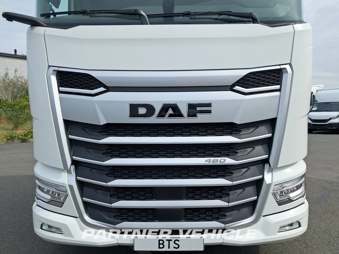 frontLeft : DAF XG 480 Växelflak lastbilar