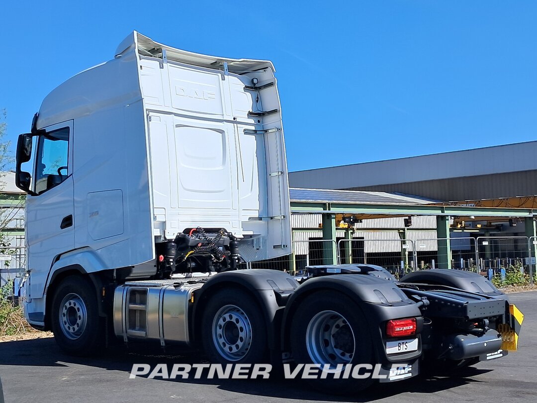 frontLeft : DAF XG 530 Cabeza tractora