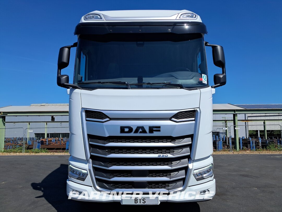 frontLeft : DAF XG 530 Cabeza tractora