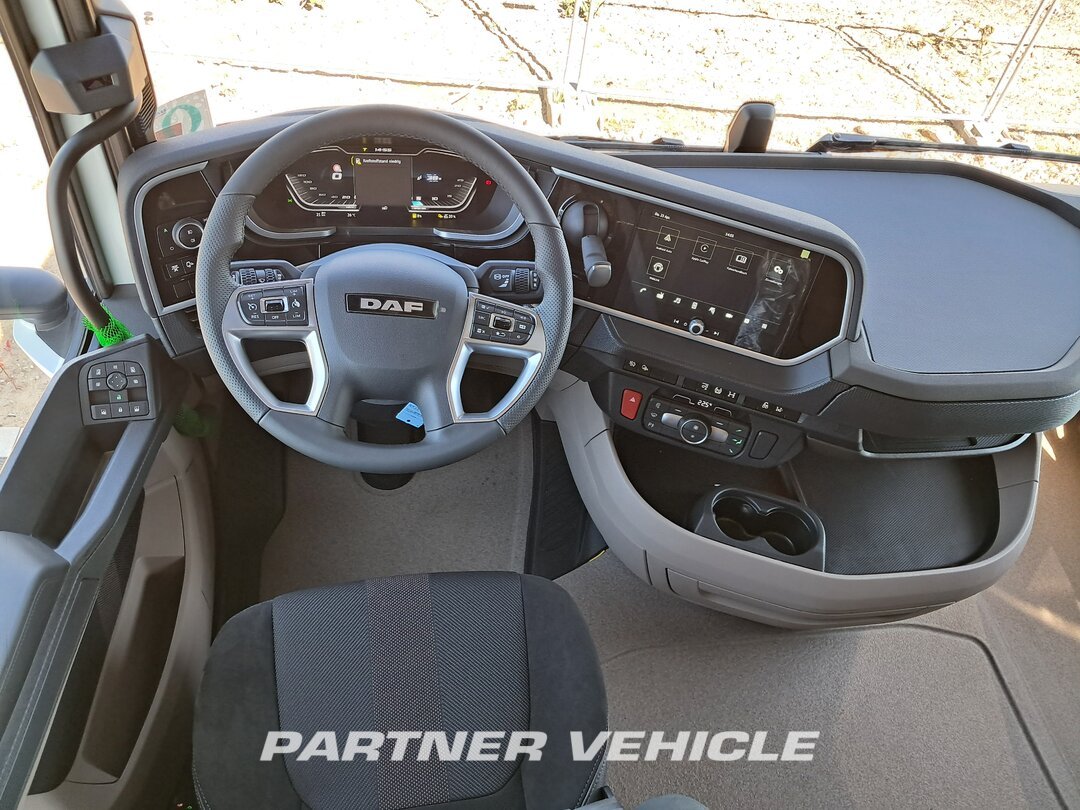 frontLeft : DAF XG 530 Cabeza tractora