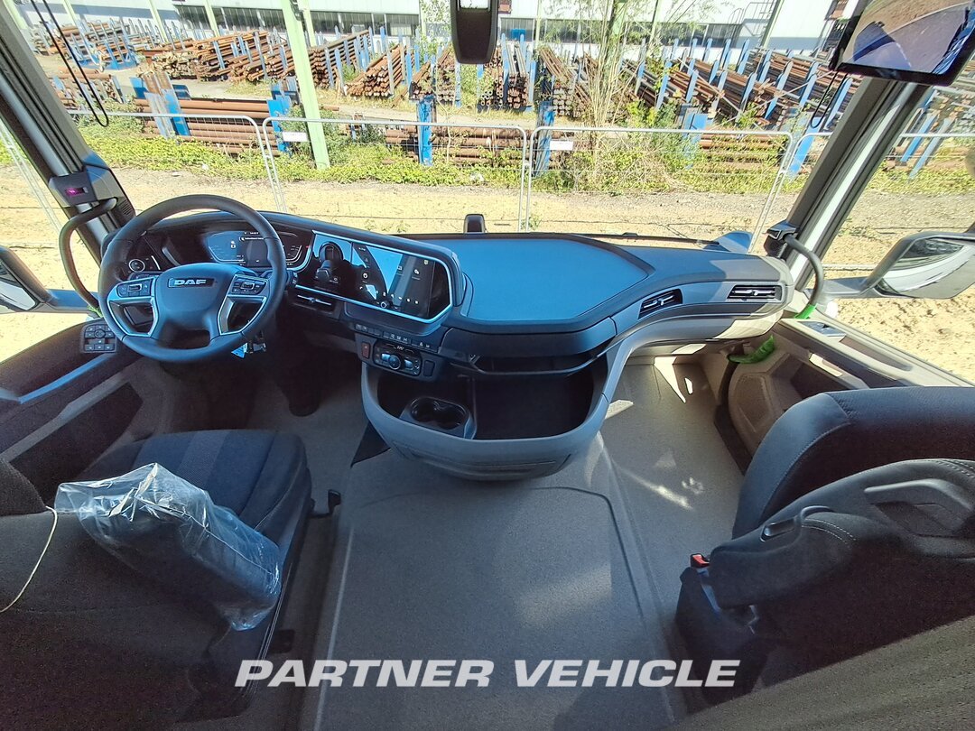 frontLeft : DAF XG 530 Cabeza tractora