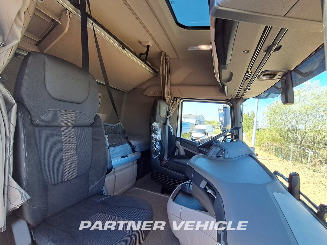 frontLeft : DAF XG 530 Cabeza tractora