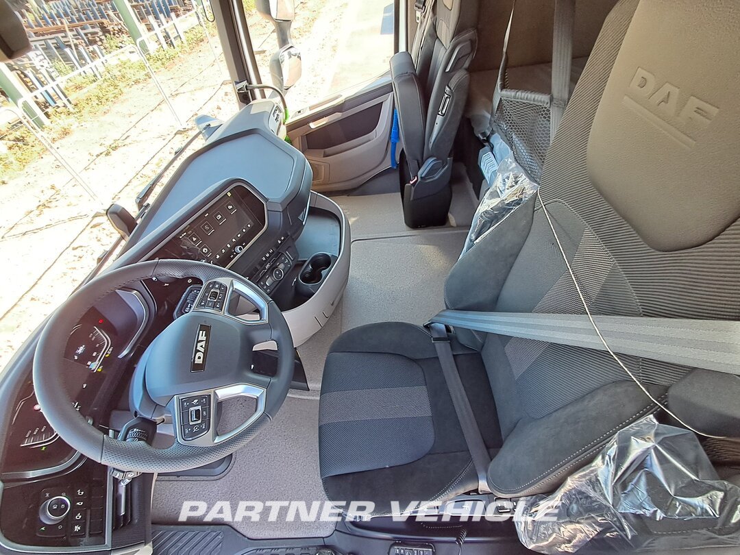 frontLeft : DAF XG 530 Cabeza tractora