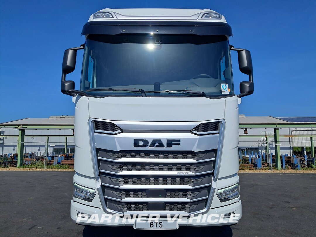 frontLeft : DAF XG 530 Trekker