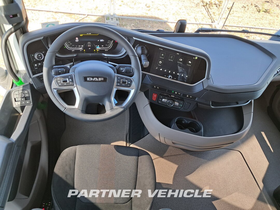 frontLeft : DAF XG 530 Trekker