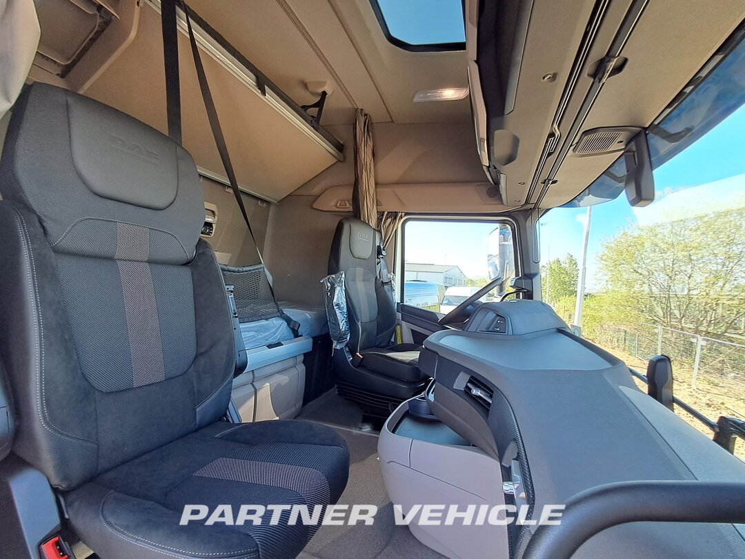 frontLeft : DAF XG 530 Trekker