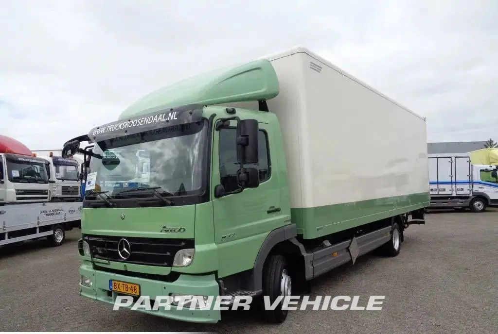 Mercedes Atego 822 4X2  LKW mit Kofferaufbau
