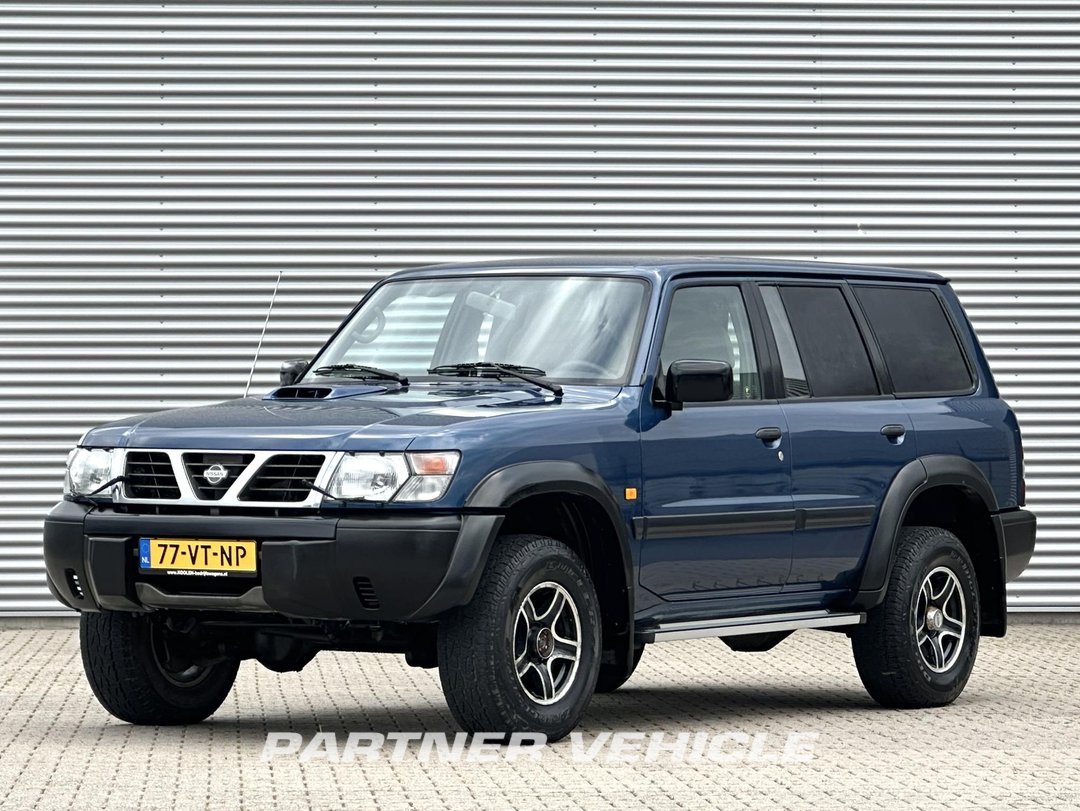 Nissan Grijs kenteken 3500 kg trekken Gesloten bestelwagen