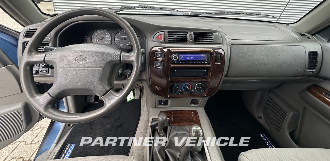 frontLeft : Nissan Grijs kenteken 3500 kg trekken Fourgon utilitaire