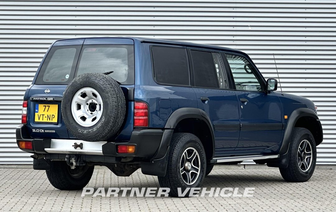 frontLeft : Nissan Grijs kenteken 3500 kg trekken Fourgon utilitaire