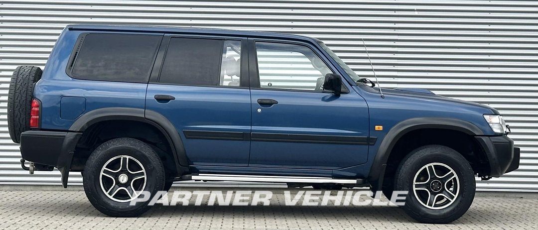 frontLeft : Nissan Grijs kenteken 3500 kg trekken Fourgon utilitaire