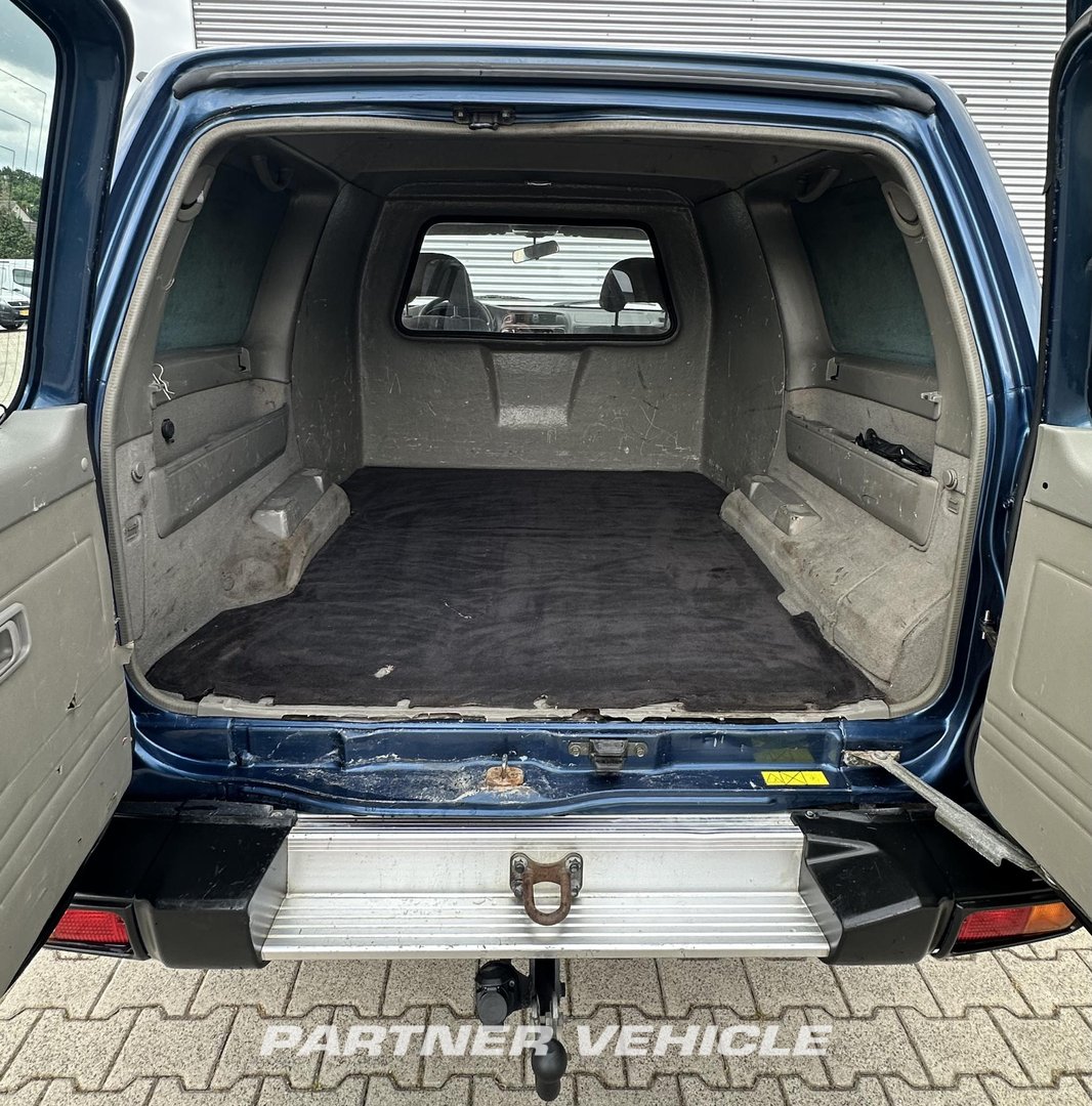 frontLeft : Nissan Grijs kenteken 3500 kg trekken Fourgon utilitaire