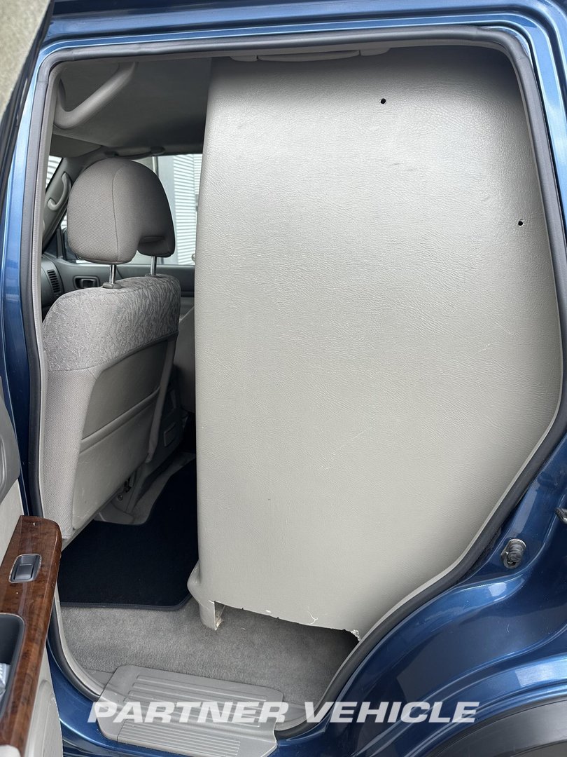 frontLeft : Nissan Grijs kenteken 3500 kg trekken Fourgon utilitaire