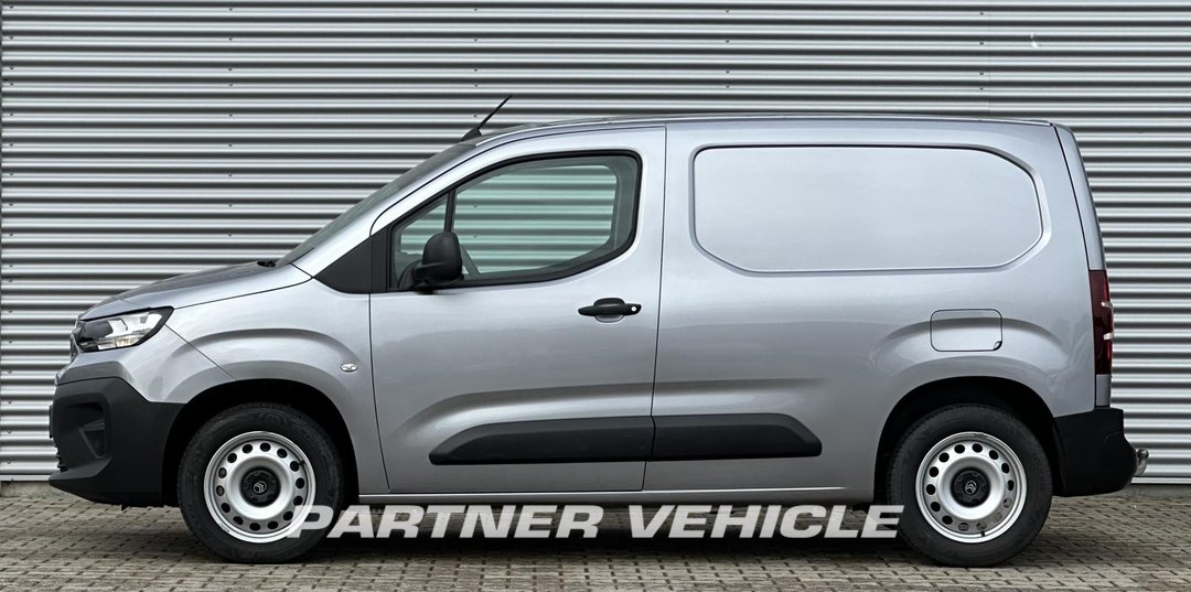 frontLeft : Citroën 1.5 hdi automaat Closed box van