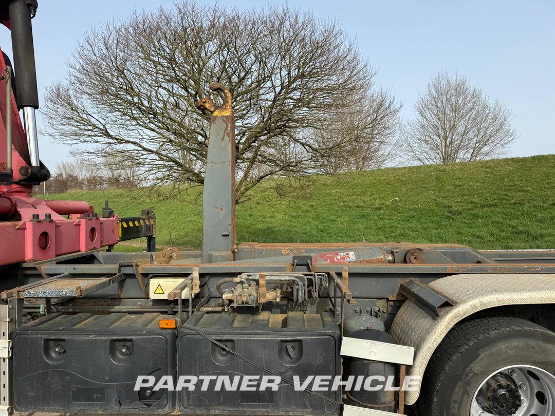 frontLeft : DAF CF85.430 Kamion s kukom za podizanje tereta