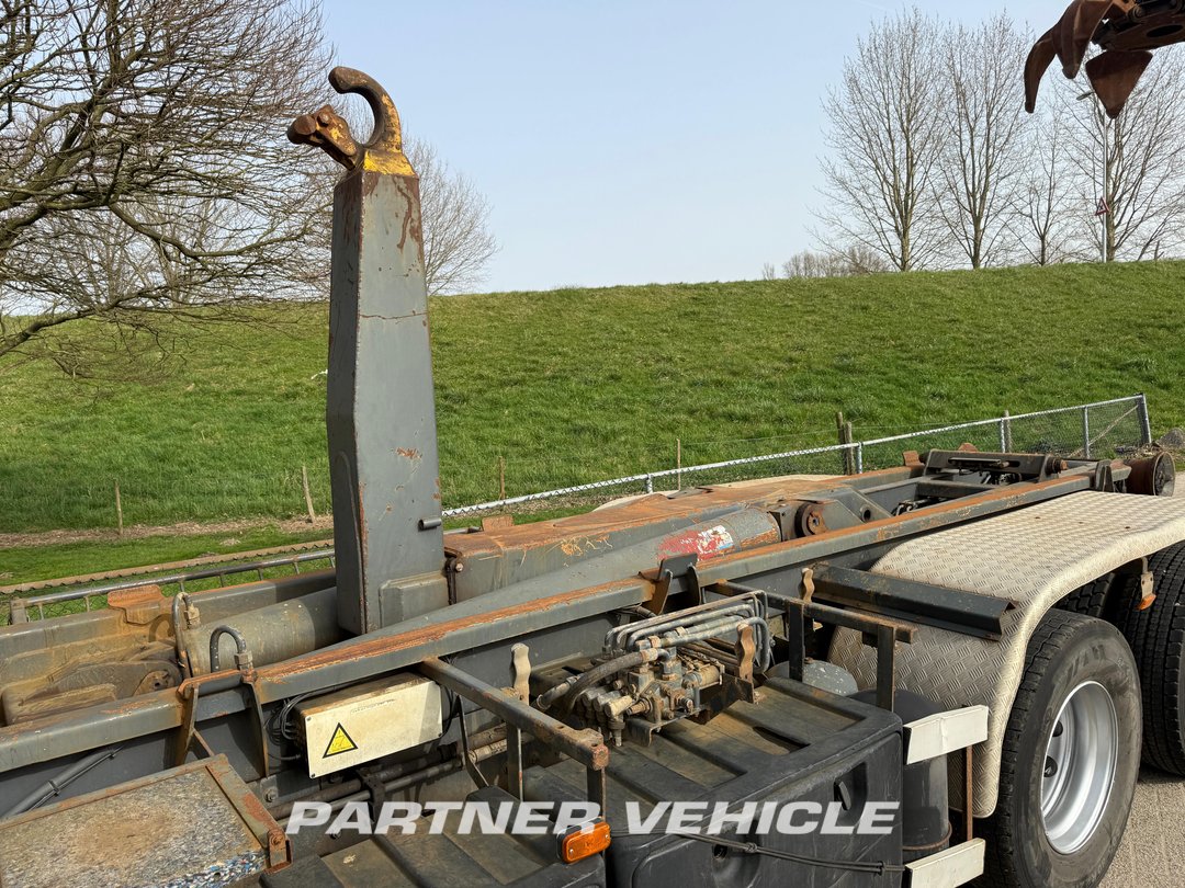 frontLeft : DAF CF85.430 Kamion s kukom za podizanje tereta