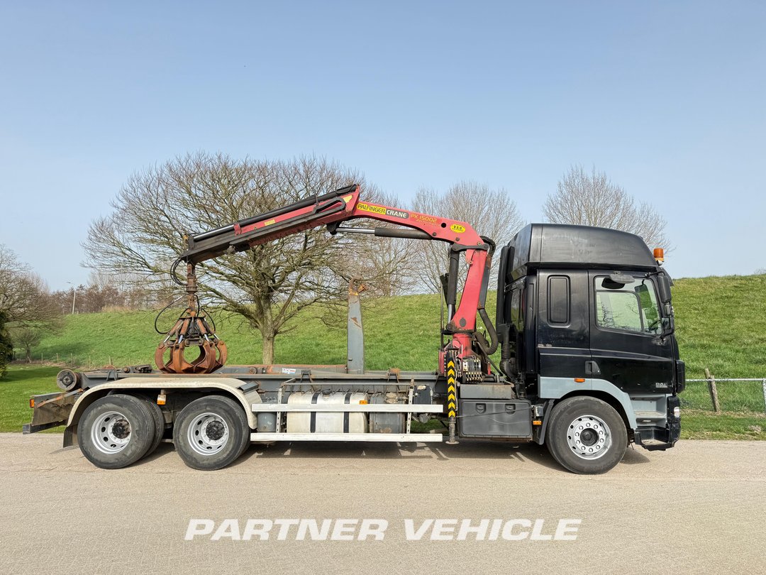 frontLeft : DAF CF85.430 Kamion s kukom za podizanje tereta