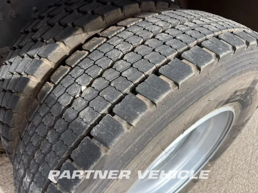 frontLeft : DAF CF85.430 Kamion s kukom za podizanje tereta