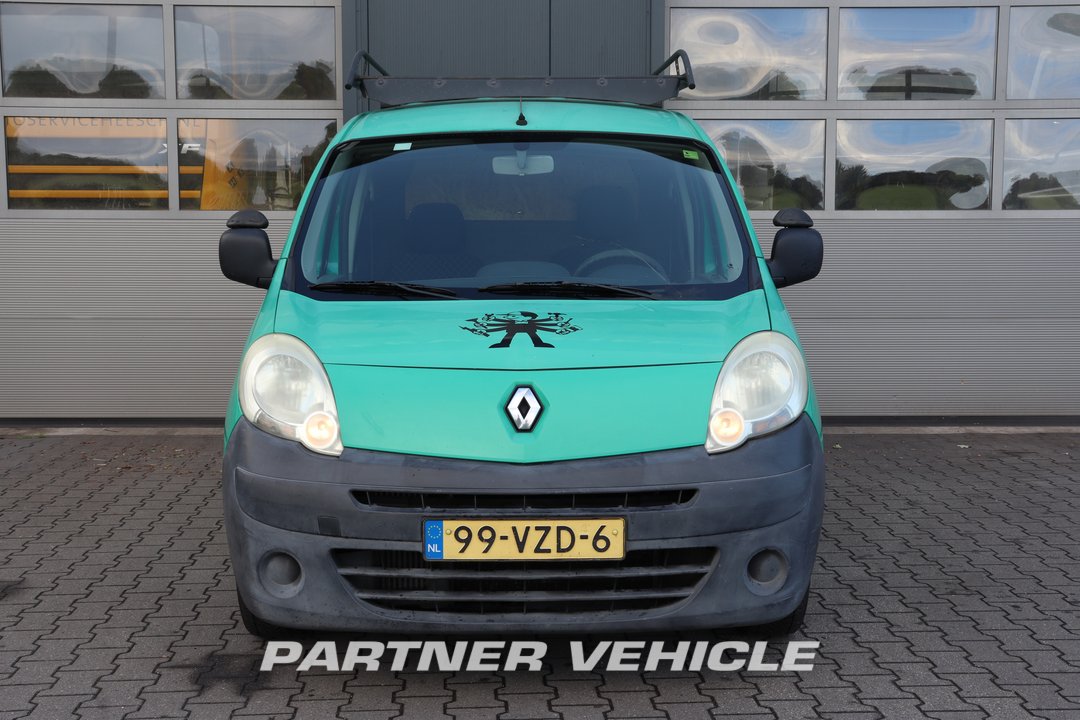 frontLeft : Renault 1.5 DCi 75pk L1H1 l SCHUIFDEUR l IMPERIAAL l TREKHAAK закрыто
