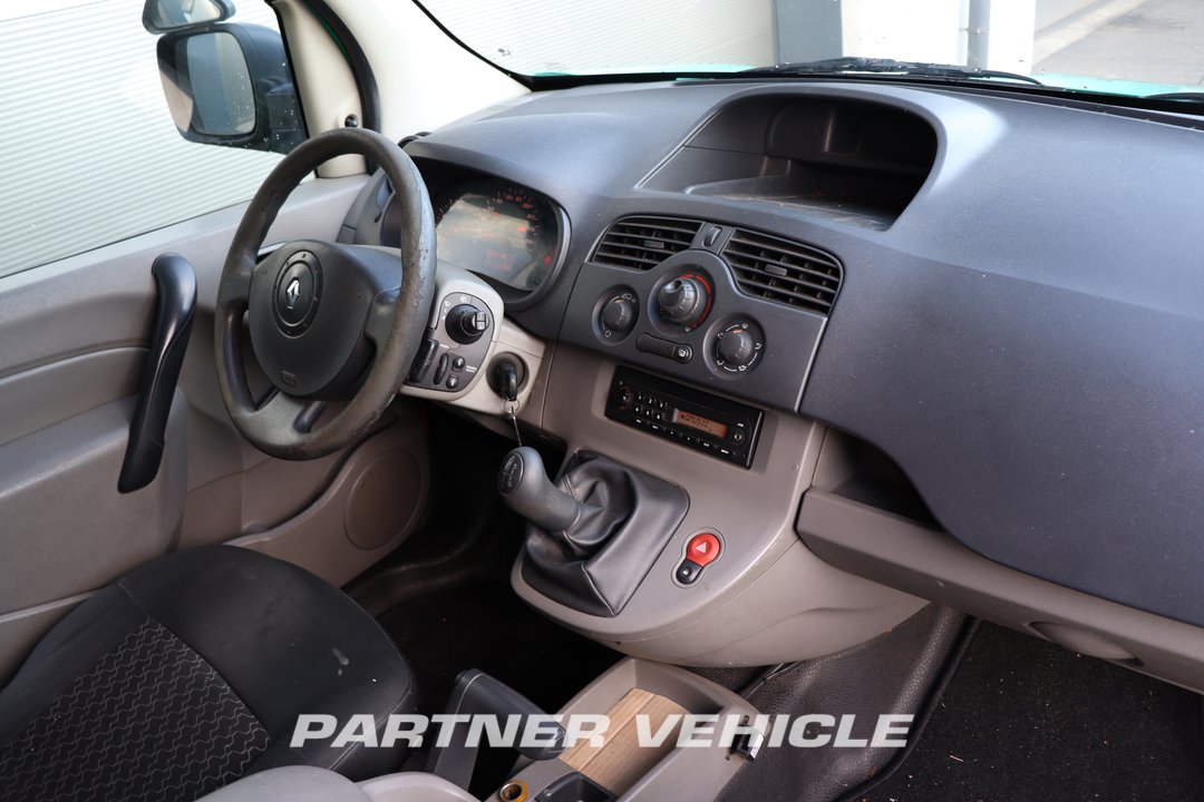 frontLeft : Renault 1.5 DCi 75pk L1H1 l SCHUIFDEUR l IMPERIAAL l TREKHAAK закрыто