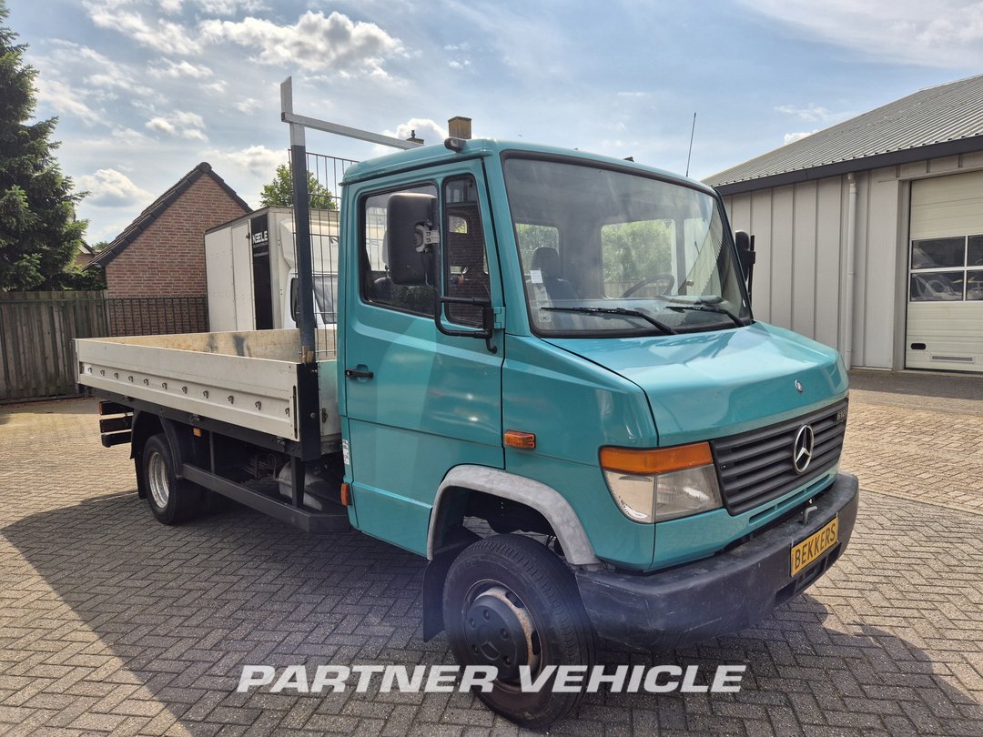 Mercedes 612 4X2  Carrinha caixa aberta